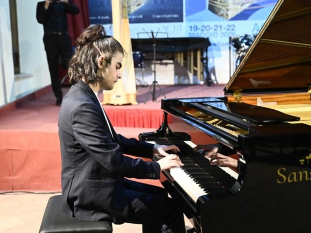 PREMIO SPECIALE “DIAMO VOCE A CHI NON HA VOCE” €100 SUORE PICCOLE OPERAI DEL SACRO CUORE & HELLO MUSIC ACADEMY APS DI DONATO CHRISTIAN pianoforte